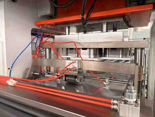 LK-T80 Ορθογώνιο Δοχείο Αλουμινίου με Τσαλακωμένο Τοίχωμα Μηχανή Παρασκευής Δοχείων Τροφίμων Μίας Χρήσης