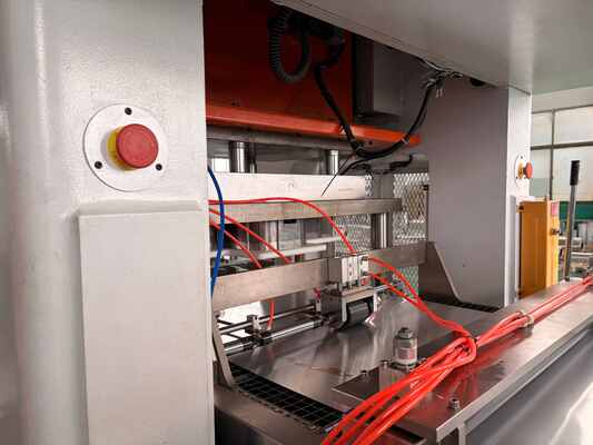 Μηχανή περιέκτη χαρτιού αλουμινίου LK-T80 Υψηλή αντοχή Αποχρησιμοποιήσιμη 450 ml Αντίσταση χαμηλών θερμοκρασιών